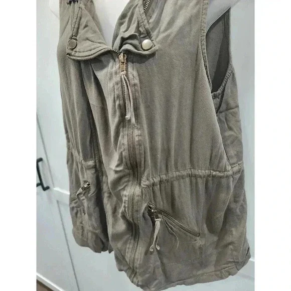 Maurices XL Cardigan Sleeveless zip Up Green Lightweight Zip Pockets - Picture 2 of 5